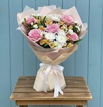 Букет цветов из:  Гвоздики, Орхидеи и Розы #REPLACE_PRED# Завьялово Алтайского края