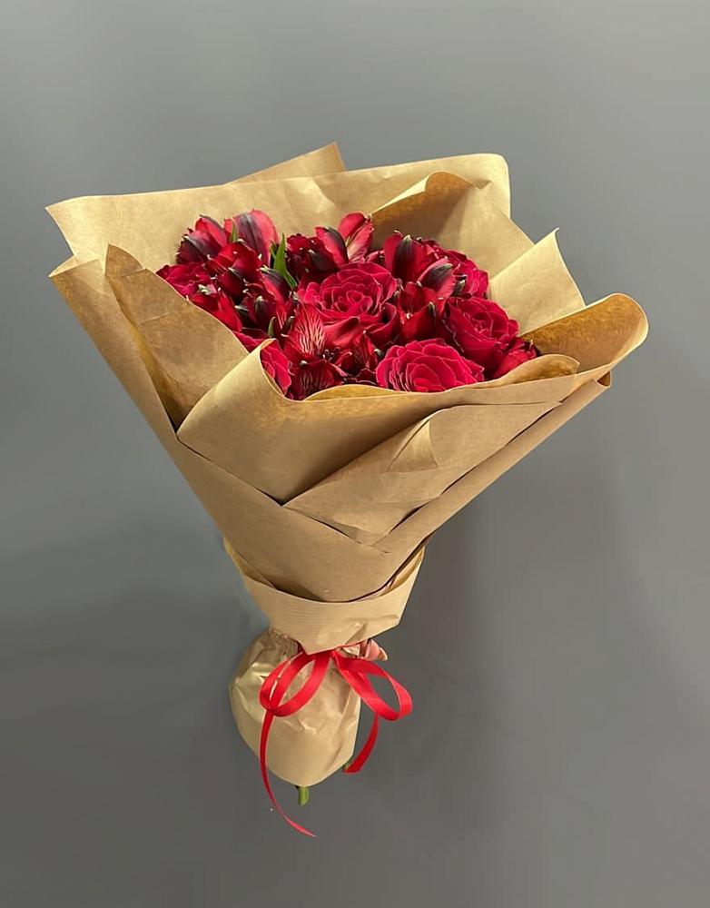 Букет цветов из: Альстромерии и Розы в Завьялово Алтайского края