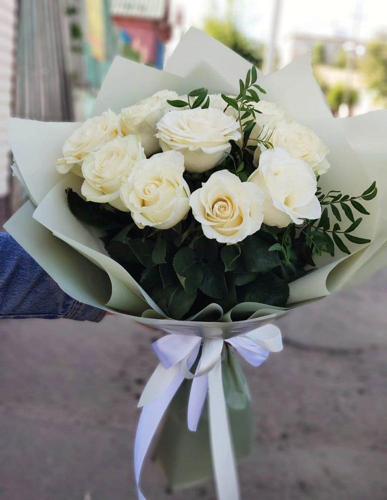 Букет Белые розы Проуд в Завьялово Алтайского края