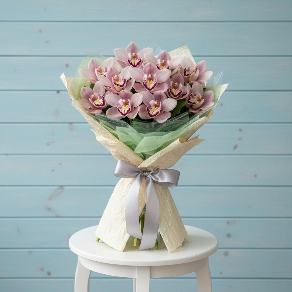 Букет цветов из: Орхидеи и Розы в Завьялово Алтайского края