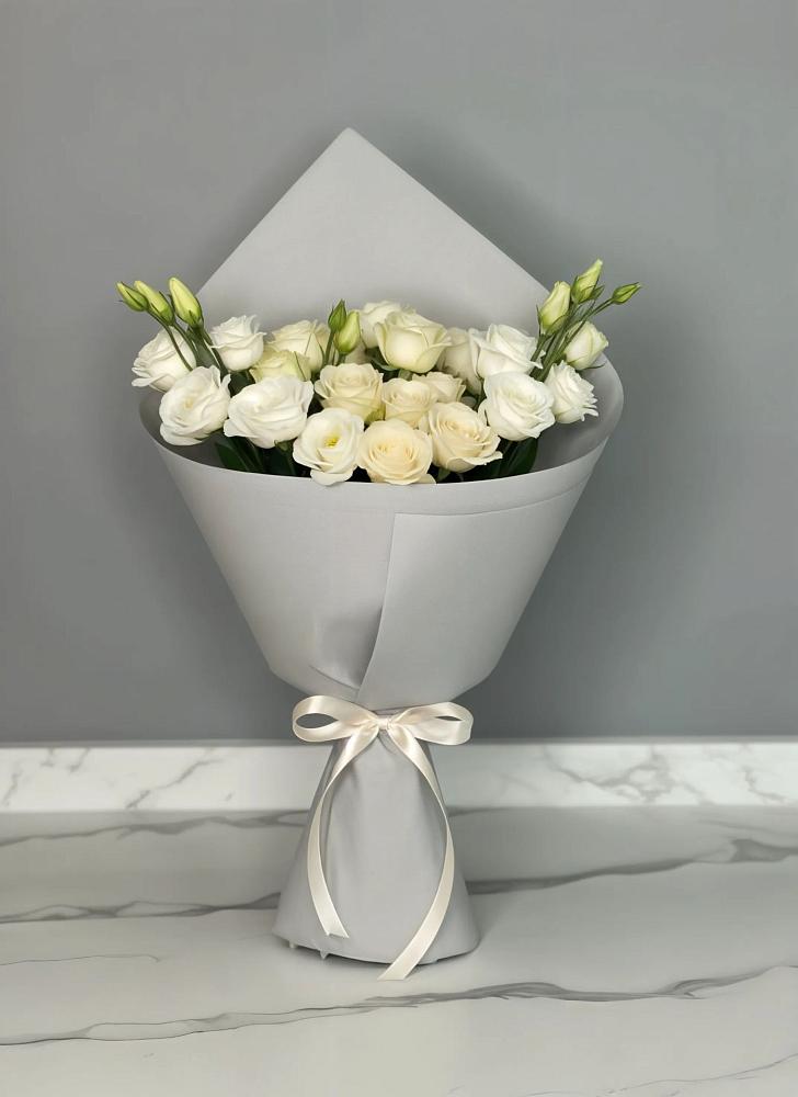 Букет цветов из: Розы и Лизиантусы в Завьялово Алтайского края