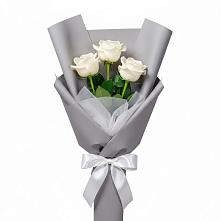 Букет 3 белые розы в Завьялово Алтайского края