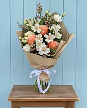 Букет цветов из:  Альстромерии, Лизиантусы, Розы и Хризантемы в Завьялово Алтайского края