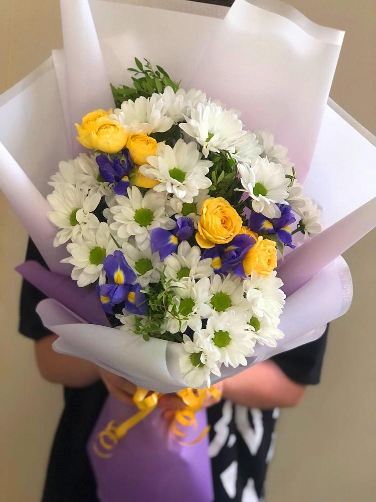 Букет цветов из: Ирисы, Хризантемы и Розы в Завьялово Алтайского края