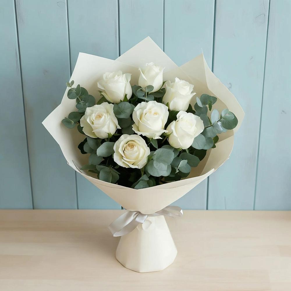 Букет Белые розы в Эвкалипте в Завьялово Алтайского края