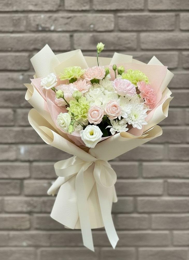 Букет цветов из: Гвоздики, Розы, Лизиантусы и Хризантемы в Завьялово Алтайского края