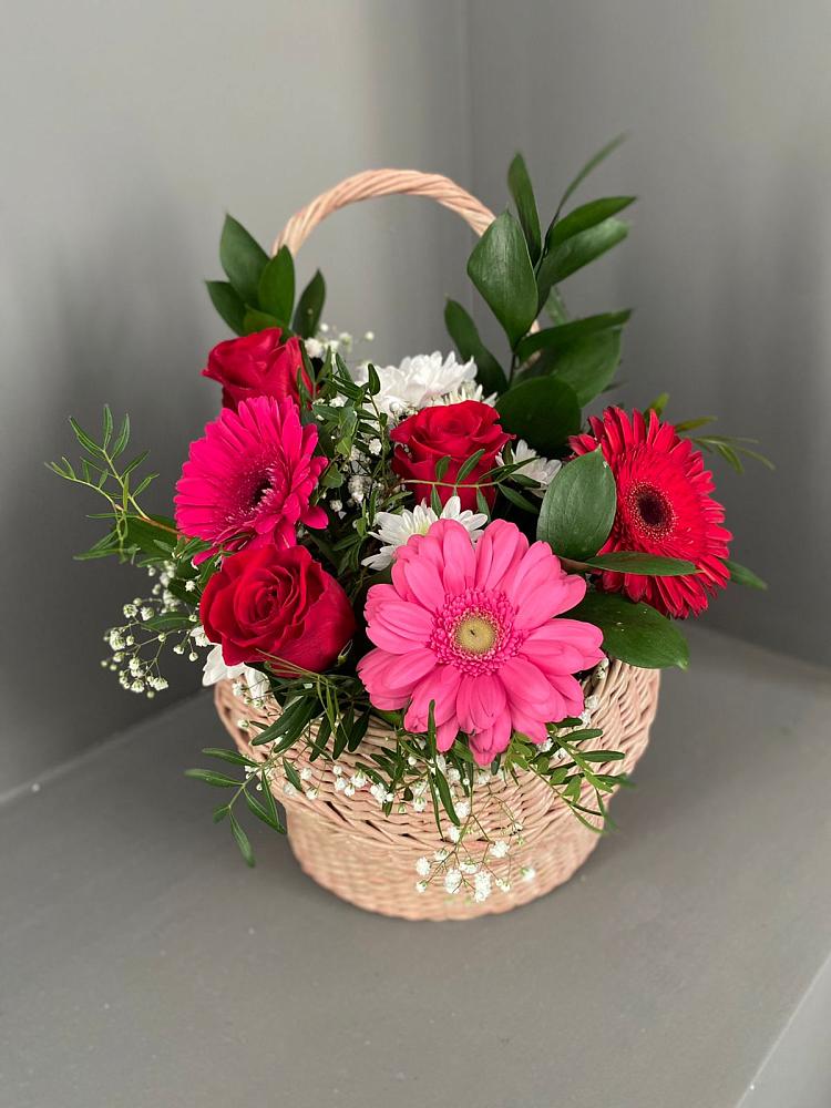 Цветочная композиция из Розы, Хризантемы и Герберы в корзине в Завьялово Алтайского края