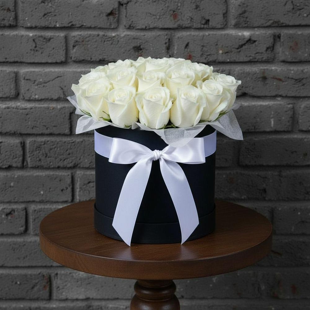 Цветочная композиция из Розы в шляпной коробке в Завьялово Алтайского края