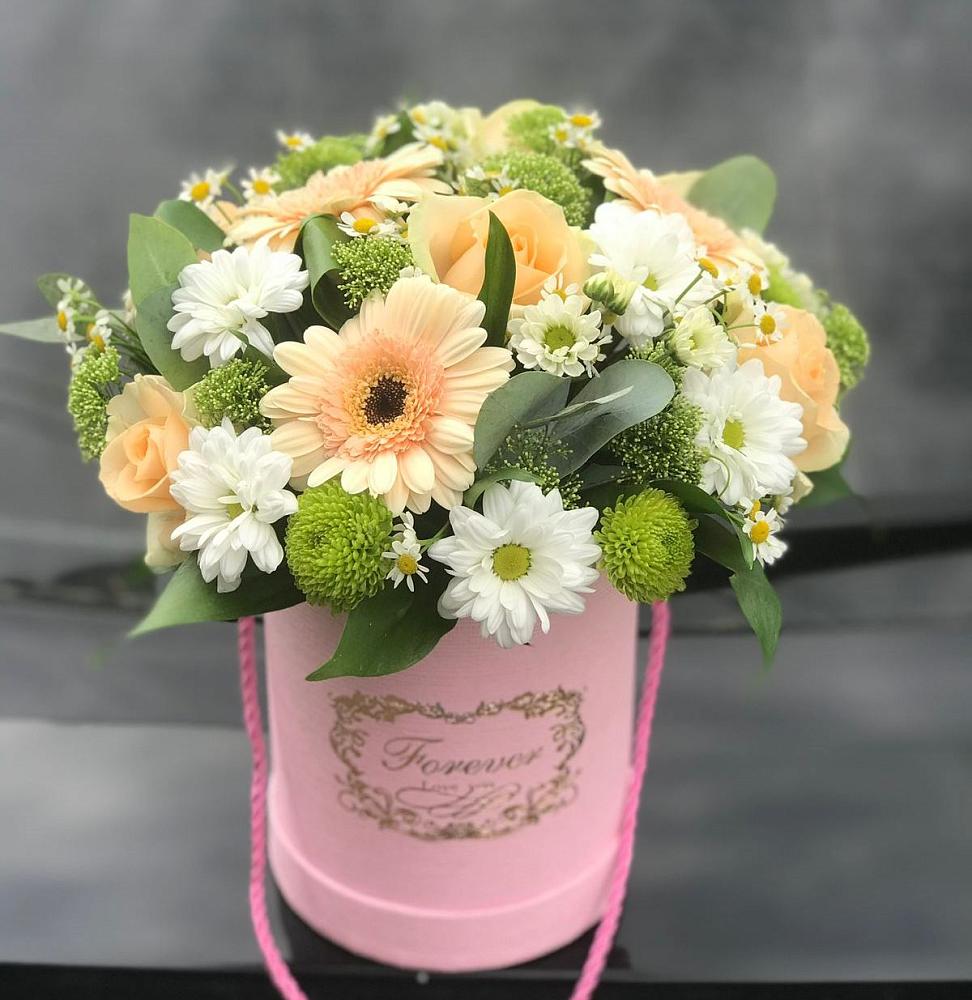 Цветочная композиция из Розы, Герберы и Хризантемы в шляпной коробке в Завьялово Алтайского края