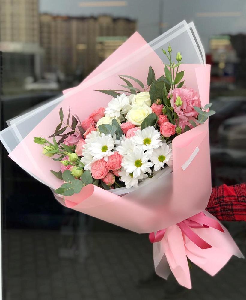 Букет нежный в Завьялово Алтайского края Букет цветов из: Розы, Лизиантусы и Хризантемы в Завьялово Алтайского края
