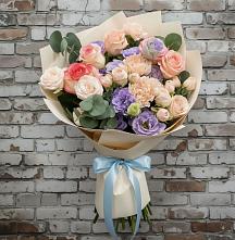 Букет цветов из:  Розы, Лизиантусы и Гвоздики в Завьялово Алтайского края