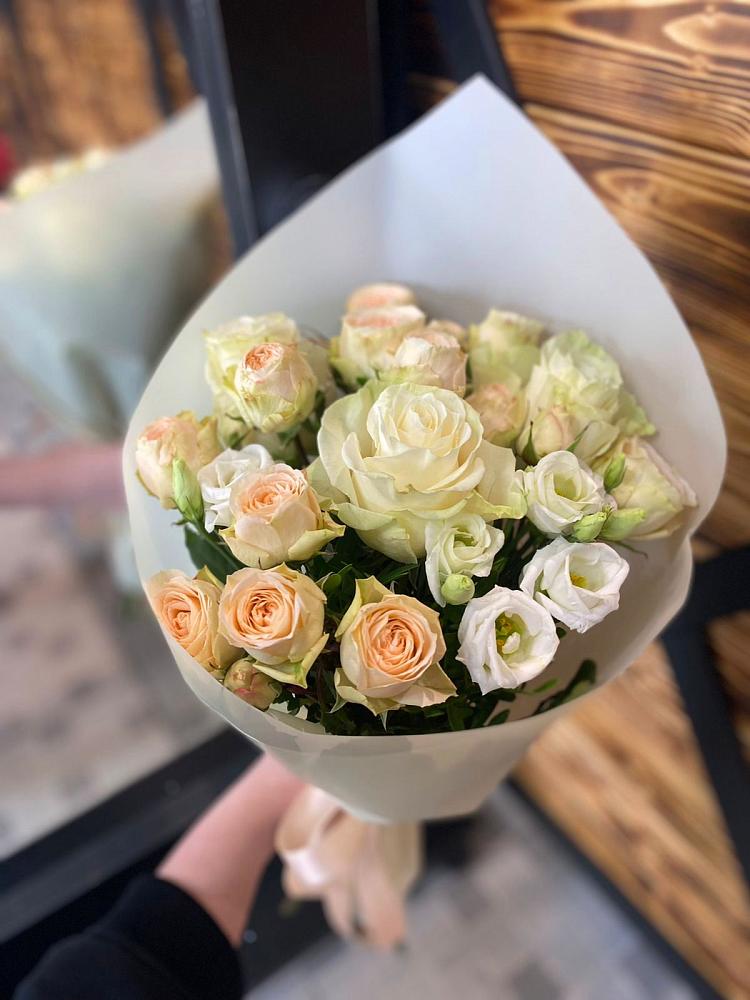 Букет цветов из: Розы и Лизиантусы в Завьялово Алтайского края